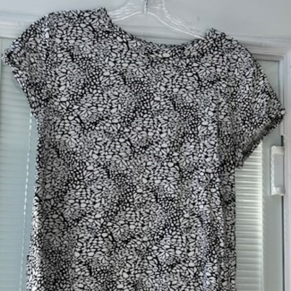 LOFT Black and White Print Short Sleeve T-shirt
